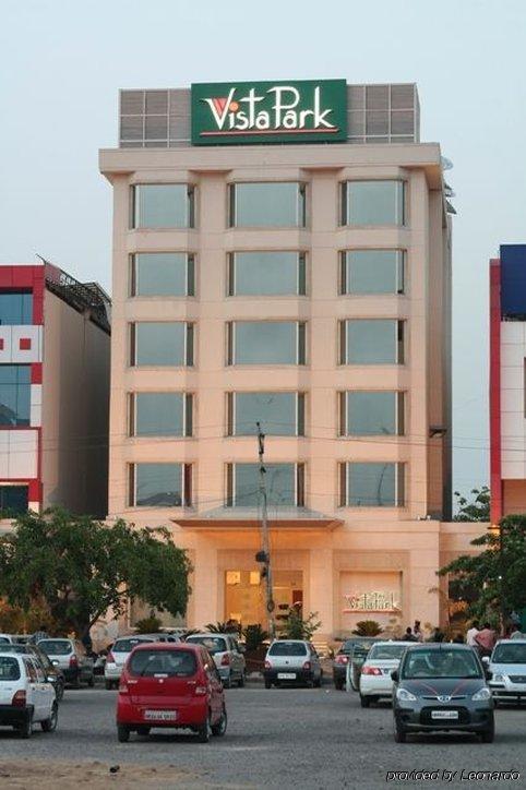 Vista Park Otel Gurgaon Dış mekan fotoğraf