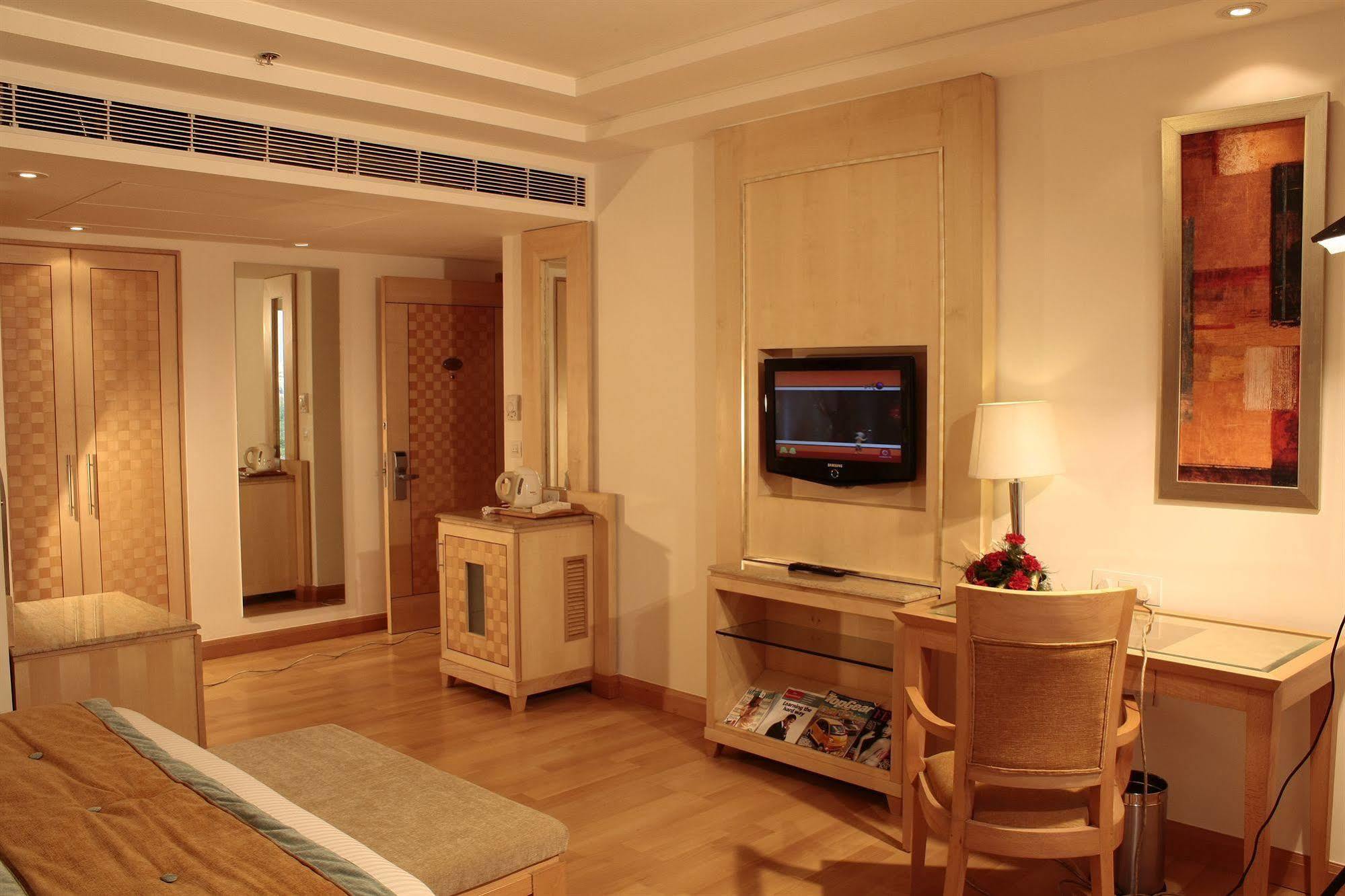 Vista Park Otel Gurgaon Dış mekan fotoğraf