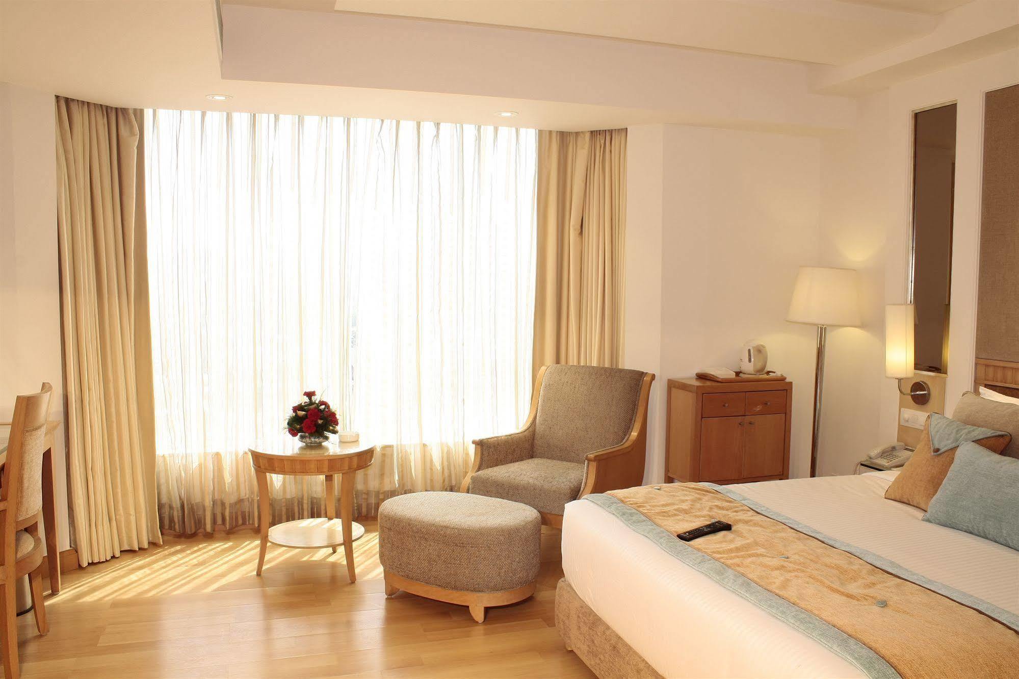 Vista Park Otel Gurgaon Dış mekan fotoğraf