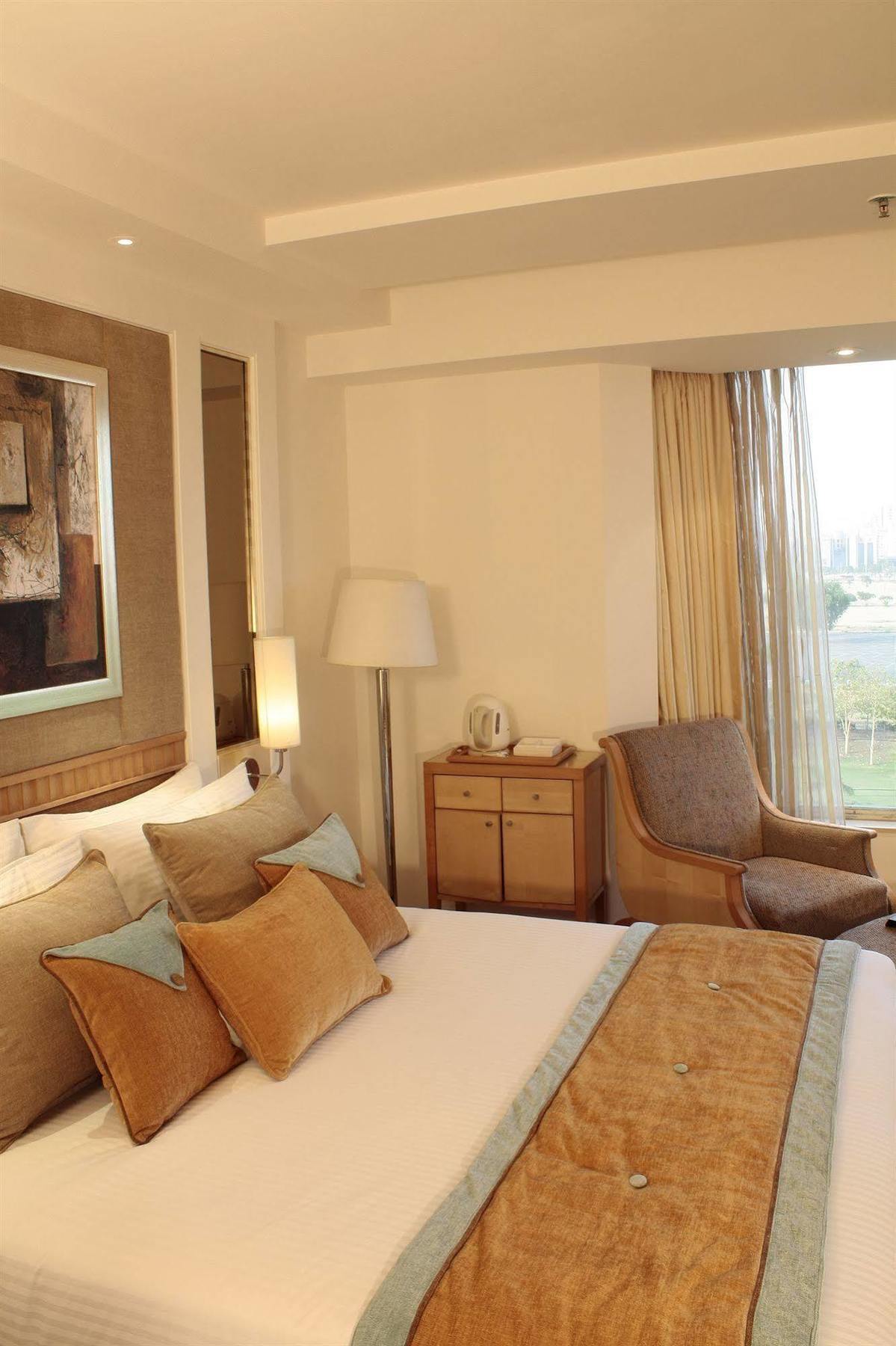 Vista Park Otel Gurgaon Dış mekan fotoğraf